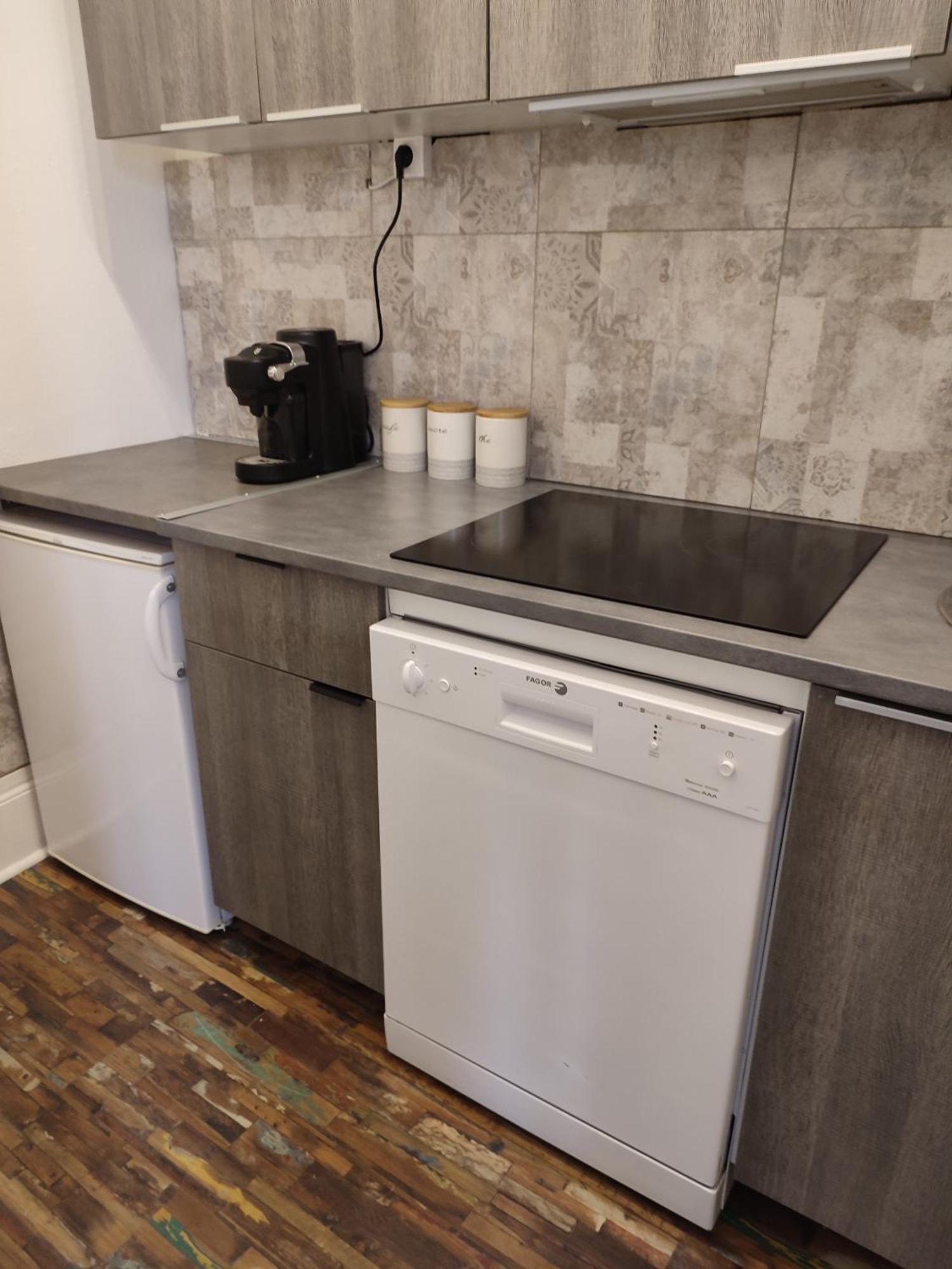 T1 Lumineux Et Climatise Apartment Шани Екстериор снимка